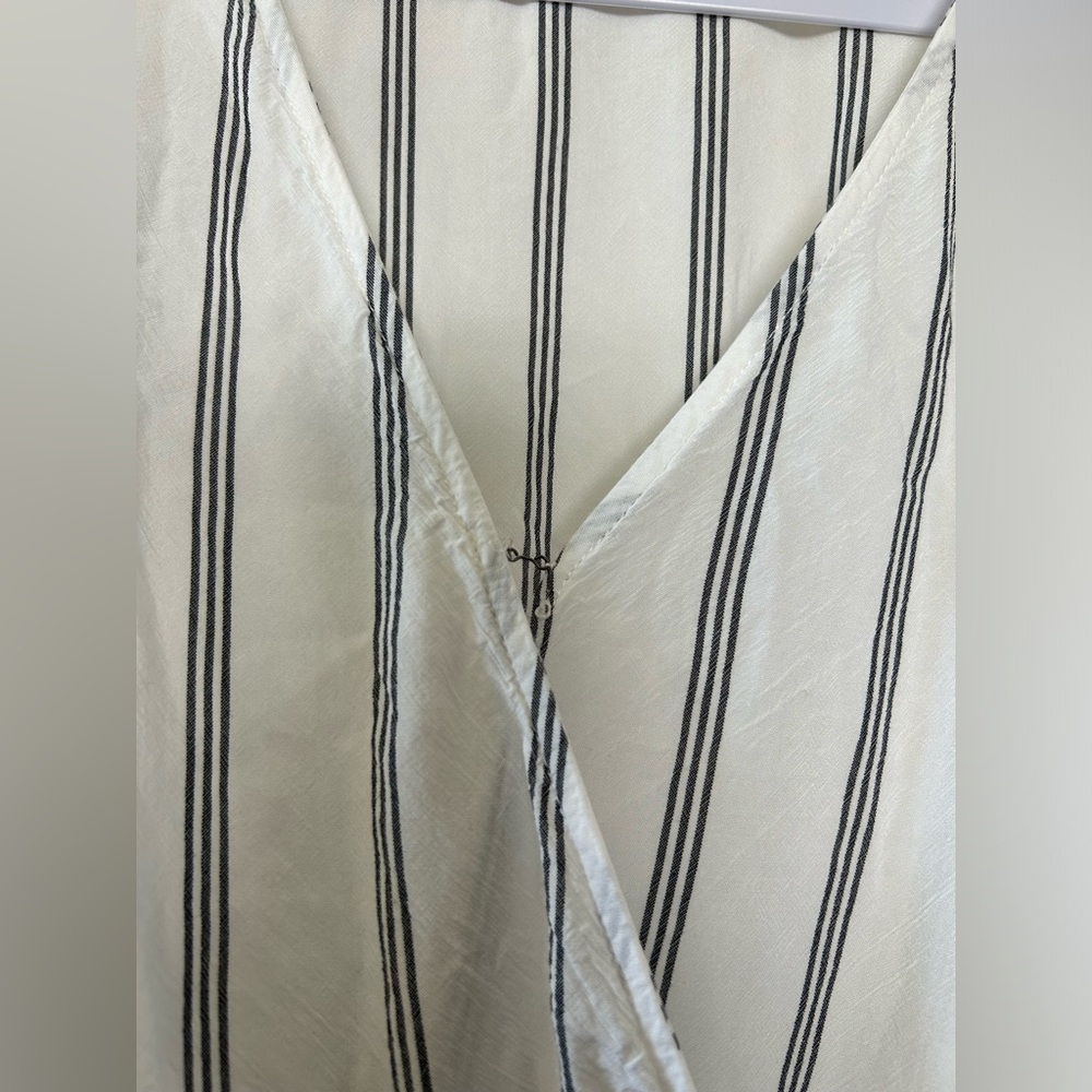 Abercrombie & Fitch White and Gray Puff Sleeve Wrap Blouse - Picture 5 of 10